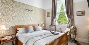 Kingsize bedroom at Abbeyfield B&B, Torquay, Devon