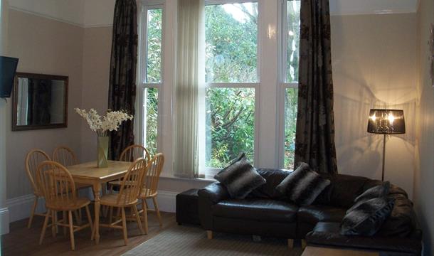 Lounge, Barramore Holiday Apartments, Torquay, Devon