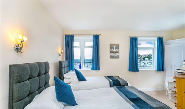 Twin Bedroom with sea view, Cliff Cottage, 46 Overgang Road, Brixham, Devon