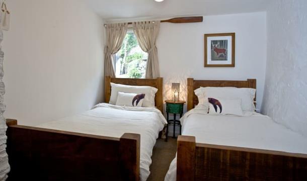 Twin Bedroom, Fishlegs, 28 Prospect Road, Brixham, Devon