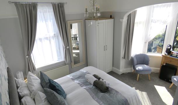 Kingsize bedroom at Bentley Lodge, Torquay, Devon