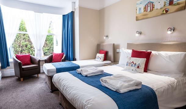 F;exible, double, twin or  family room for 3 or 4 with en-suite facilities, Smart TV, tea and coffee facilities and complimentary toiletries at Grosve