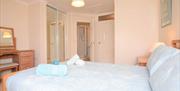 Master Bedroom with en-suite, Starboard, Hesketh Mews self catering accommodation in Torquay, Devon