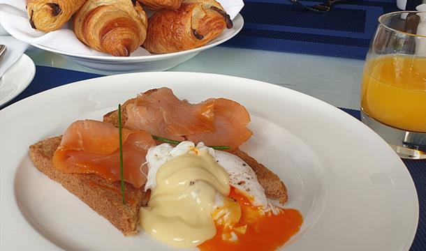 Perfect poached eggs with delicious smoked salmon.