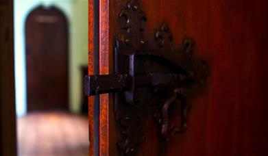 In this tour, explore the corners of the Charlton House rarely seen by the public