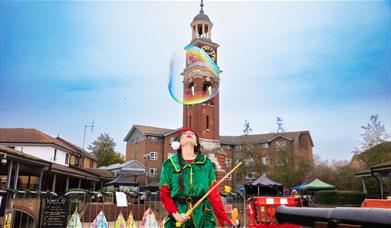 Wander through the Thamesmead festive market and enjoy the entertainment!