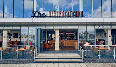 A modern pub on the waterfront, serving everything from brunch, lunch, dinner and drinks