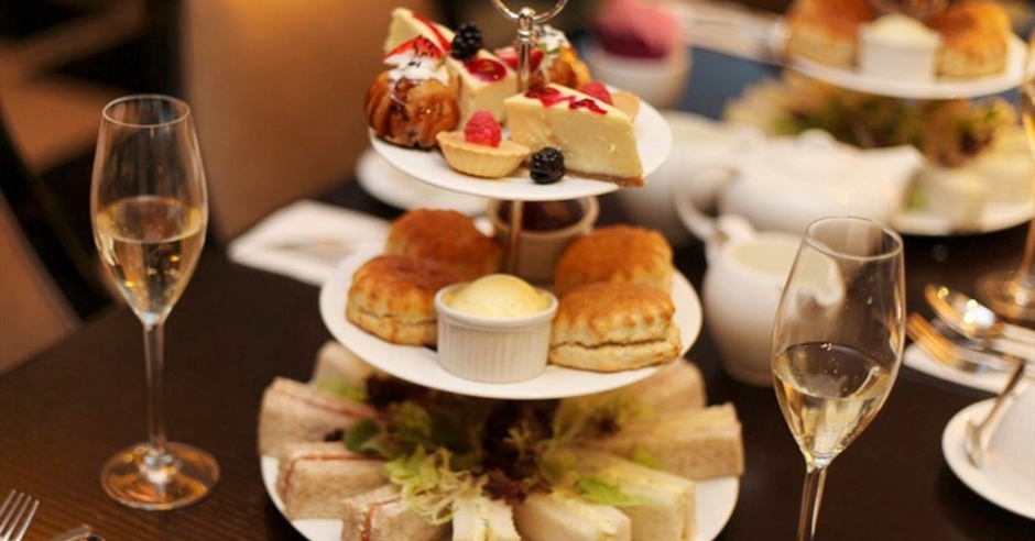 Festive Afternoon Tea at DoubleTree by Hilton London Greenwich