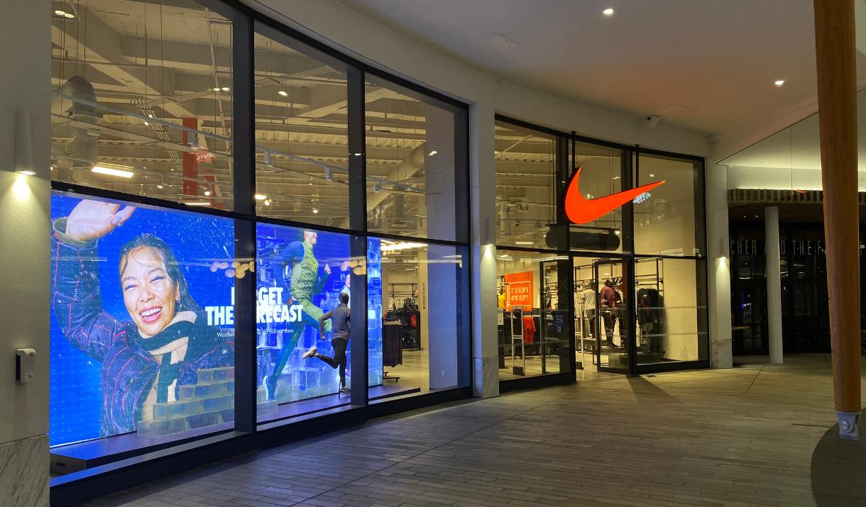 Biggest nike shop outlet store uk