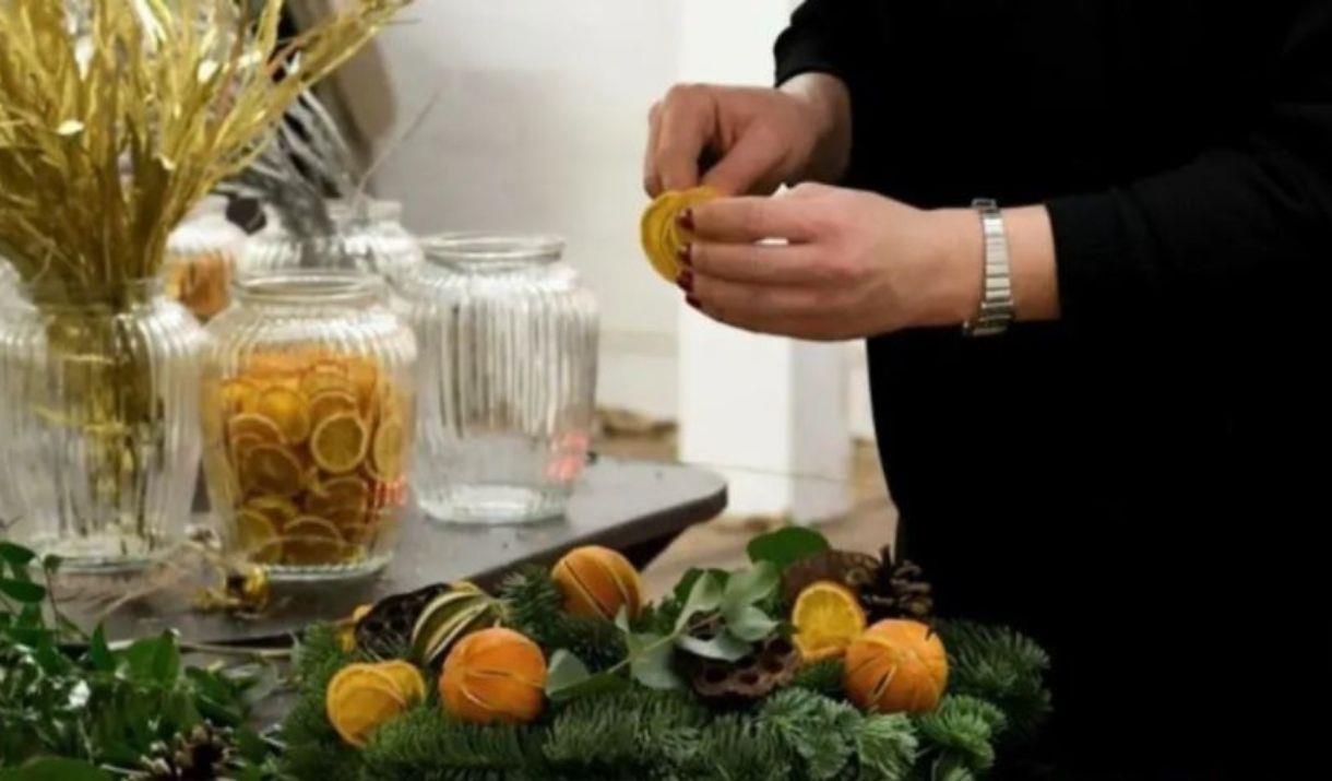 Create your very own unique wreath at this workshop.