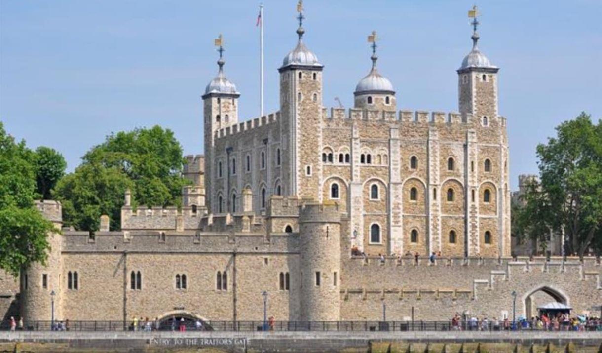 bus tour tower of london