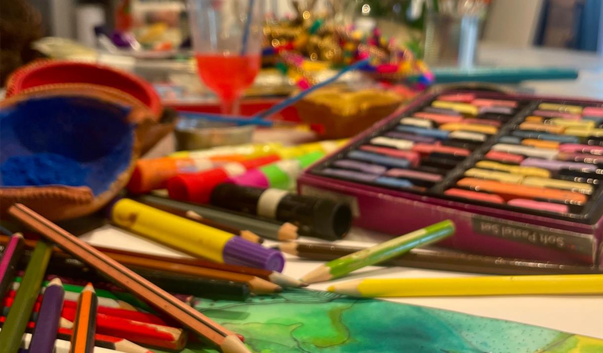 Join, Pragya Kumar, for a relaxed and inspiring evening at Firepit Art Gallery and explore the connection between art and wellbeing