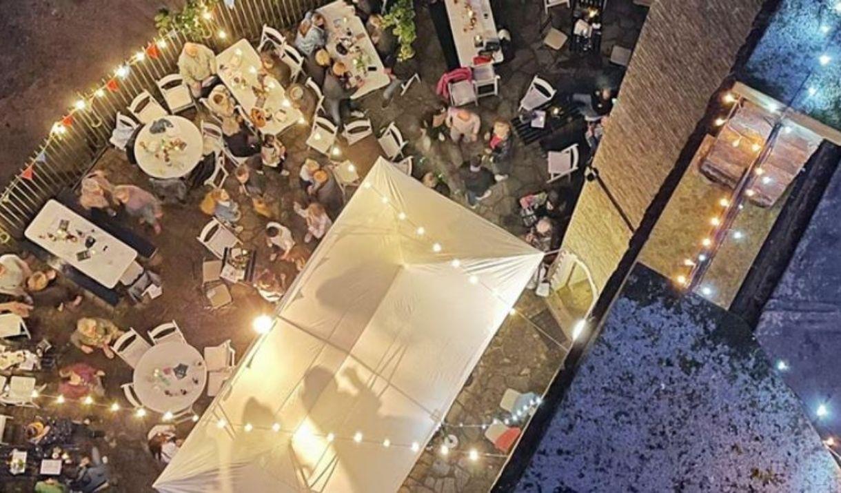 Come and enjoy live music, food and bar at the Castle after hours at the 2023 summer late night openings with Cygnet Committee