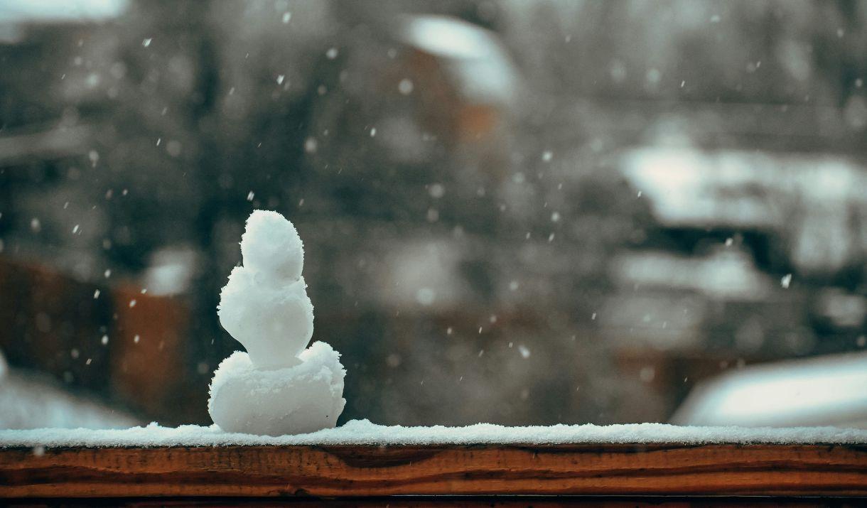 In this playful class, children will explore viewpoint and perspective by creating snowmen from different angles using a variety of circle sizes