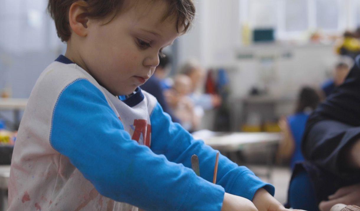 In this session, you will sculpt a beautiful tree and make it glittery in the snowy landscape