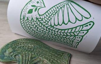 Hand print your own linocut Christmas/greetings cards with Printmaker and Surface Pattern Designer, Ellen Strachan.