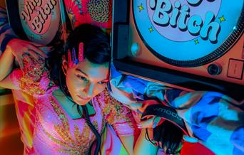 For the Love of Vinyl is a brand new, one-night-only celebration of all things vinyl, brought to you by War Child and NOW Gallery!