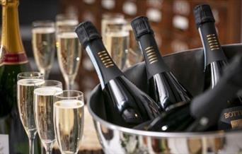 Come and enjoy a  fabulous dinner with live music from acoustic duo, Wandering West