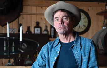 Montana’s transatlantic messenger returns with new rants, knife-edge observations, thrilling musical interludes and an ever-formidable knack for laugh