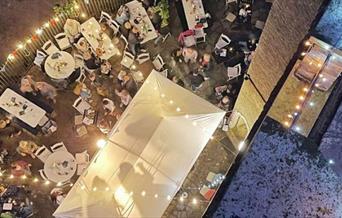 Come and enjoy live music, food and bar at the Castle after hours at the 2023 summer late night openings with Cygnet Committee