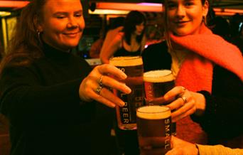 5 epic Greenwich pubs, amazing beers at every stop, and 4 knowledgeable hosts