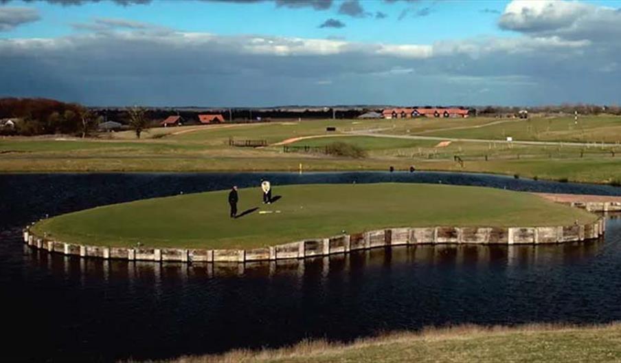 Abridge Golf Club island green