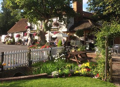 Theydon Oak - Pubs in Epping, Epping Forest - Visit Epping Forest