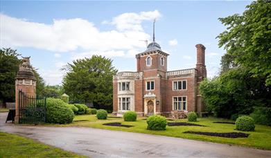 Cambridge Lodge Exterior