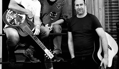Marcel Kapteijn & The Raindogs – Live at the Railway