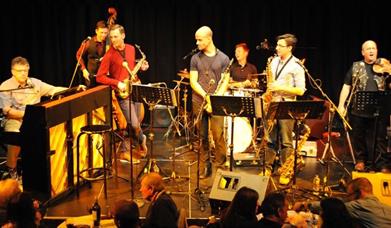 Larry Berkovitz & Zak Barrett present XMAS JAZZ