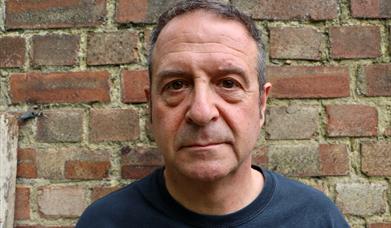 Mark Thomas: Black and White