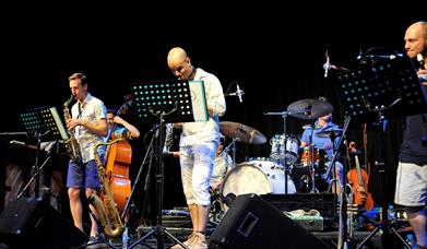 Larry Berkovitz, Zak Barrett & Friends SPRING JAZZ