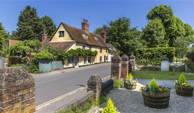 Pretty Cottage in Dedham