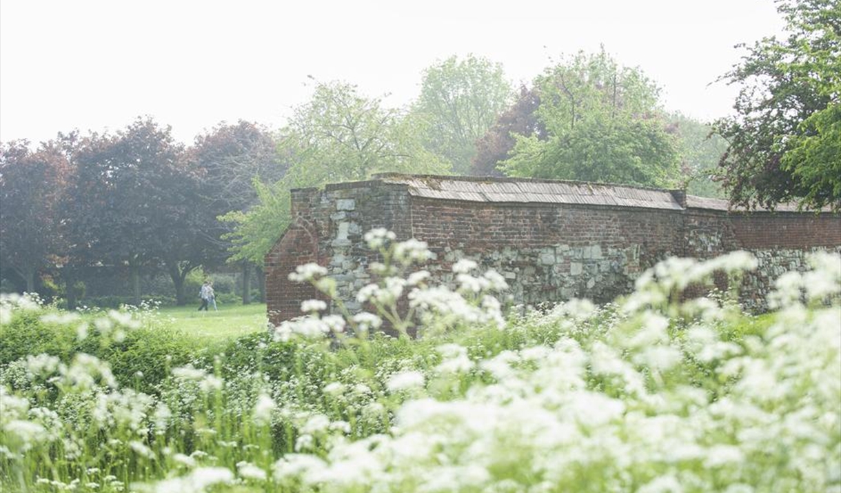 Waltham Abbey Gardens Garden in Waltham Abbey, Waltham Abbey Visit