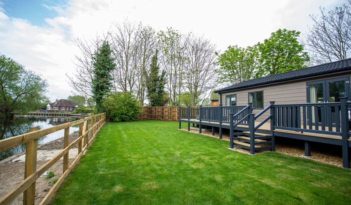 Lee Valley Glamping, Dobbs Weir Glamping in Hoddesdon, Hoddesdon Visit Essex