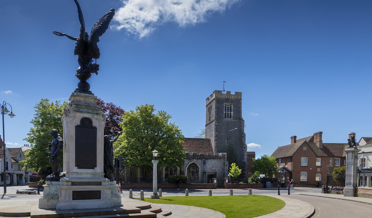 View of Natural History Museum with War Memorial