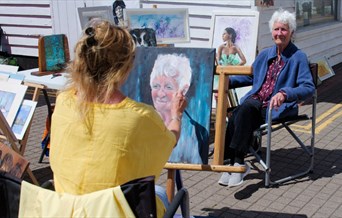 Sue Hodgson demonstrating portraiture at last year's Art on the Quay