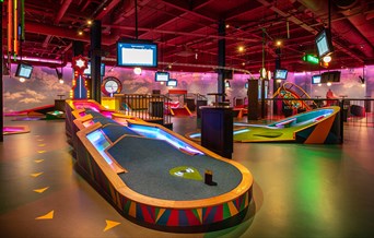Bottomless Brunch + Mini Golf