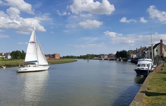 Sailing boat at Rowhedge