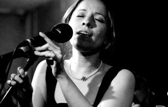 Folk Music Night with Liz Simmons