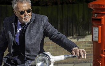 Paul Young - Behind The Lens