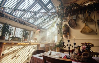 The Voodoo Kitchen | Kitchen extension 1950s maid’s kitchen in New Orleans