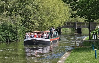 2 hour Victoria Sponge & Prosecco cruise on Victoria