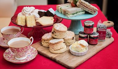 Afternoon tea for two hamper contents by www.englishcreamtea.com 