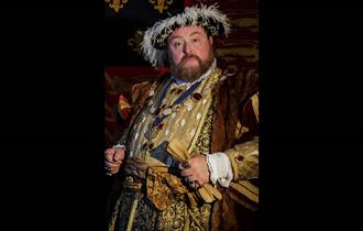 Friday Twilight - Divorced, Behead, Died: An Audience with King Henry VIII