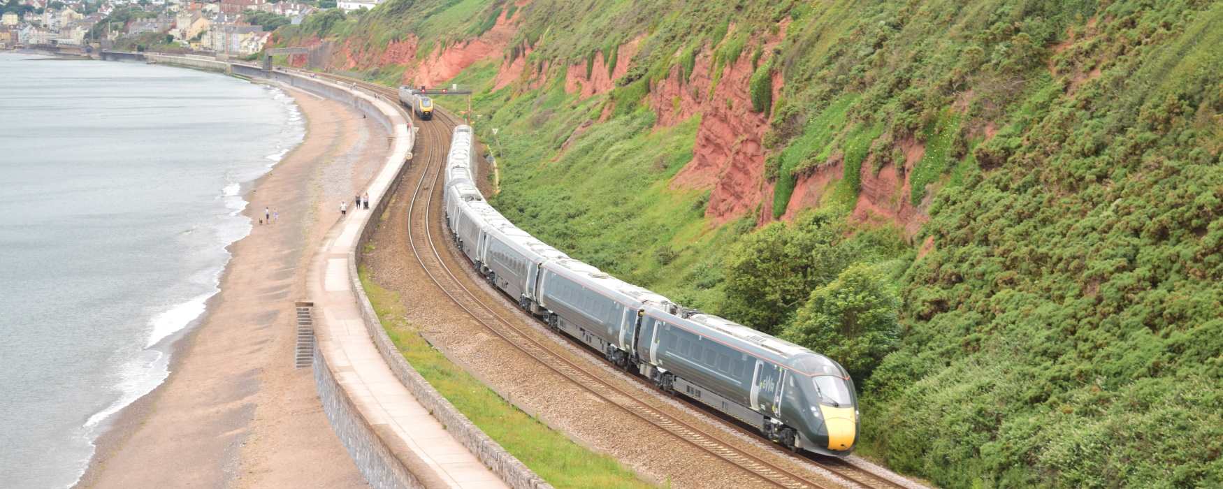 GWR Train at Dawlish (c) Rob Thomas