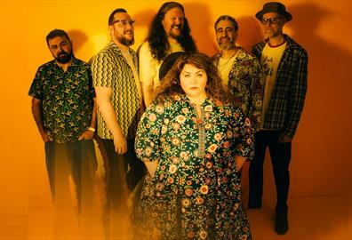 Rioghnach Connolly and Honeyfeet