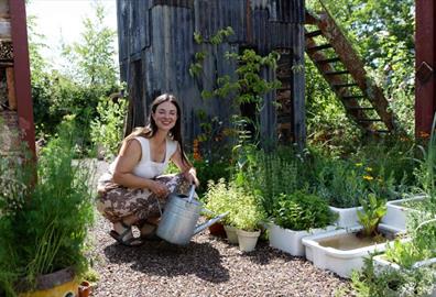 Re-wilding landscapes and Gardens with Frances Tophill