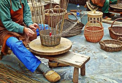 Fashion a forage basket