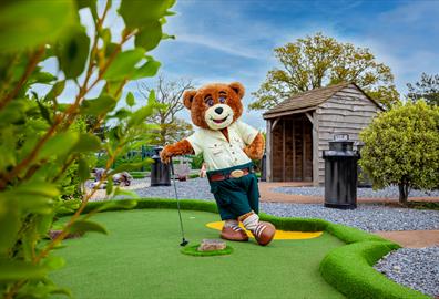 Crealy Resort: Hot Tub Lodges, Themed Glamping & Camping Pitches